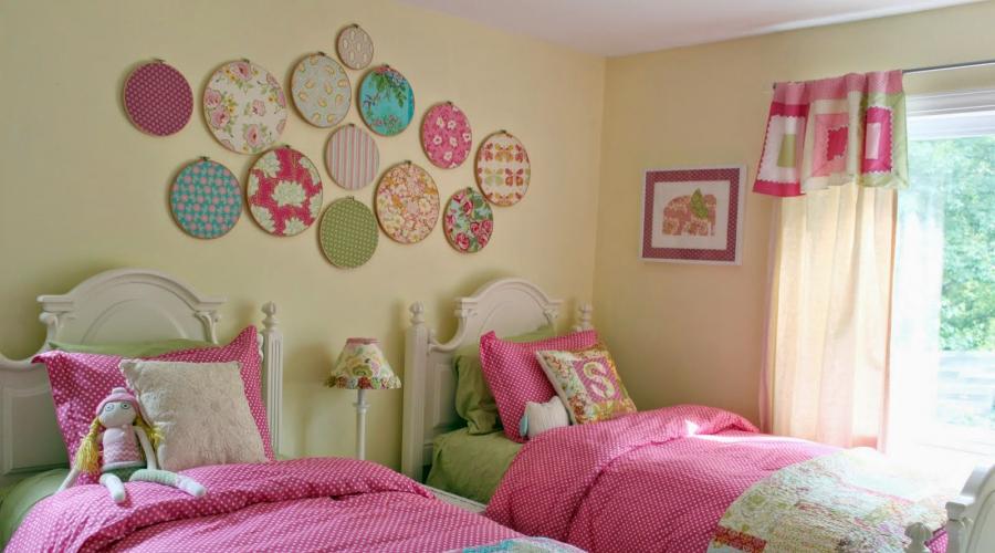 Entwurf eines kleinen Zimmers für 2 Mädchen.  So dekorieren Sie ein Kinderzimmer für zwei Mädchen: Gestaltungsideen