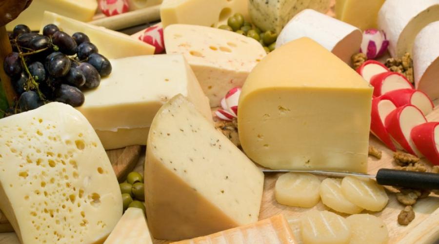 Choisir le meilleur fromage pour une mère qui allaite.  Est-il possible de fromager pendant l'allaitement: tout savoir sur les avantages et les dangers du produit pendant l'allaitement