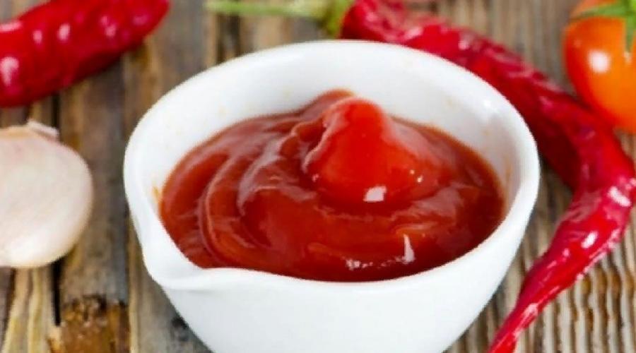 Wie man würzigen Tomatenketchup macht.  Ketchup für den Winter zu Hause, Rezept mit Fotos