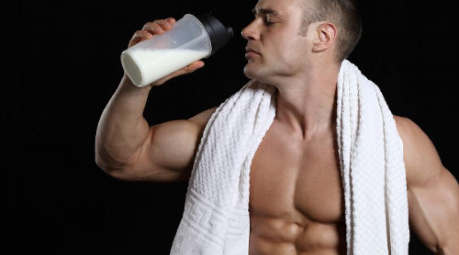 Comment faire un shake protéiné maison ?  Que boire après l'entraînement : eau, smoothie, jus.