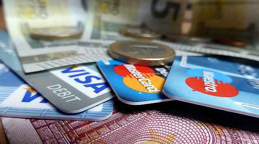 Wie unterscheidet sich eine Debitkarte von einer Kreditkarte?  Debitkarten