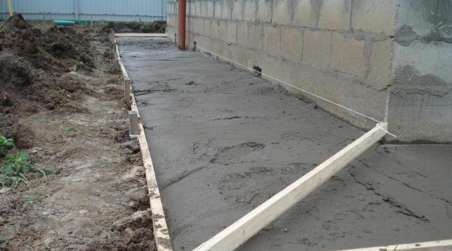 Zona oarbă din beton - amenajarea și turnarea structurii.  Instrucțiuni pas cu pas pentru realizarea unei zone oarbe în jurul unei case din beton Instrucțiuni pas cu pas pentru zona oarbă din beton
