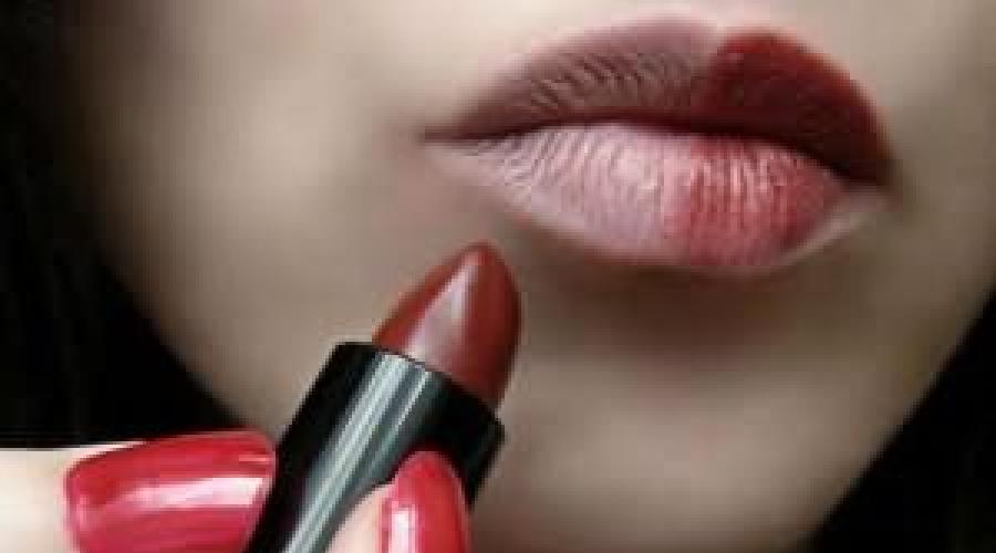 Warum träumen Sie davon, Lippenstift zu finden?  Traumdeutung - Bemalen Sie Ihre Lippen mit Lippenstift