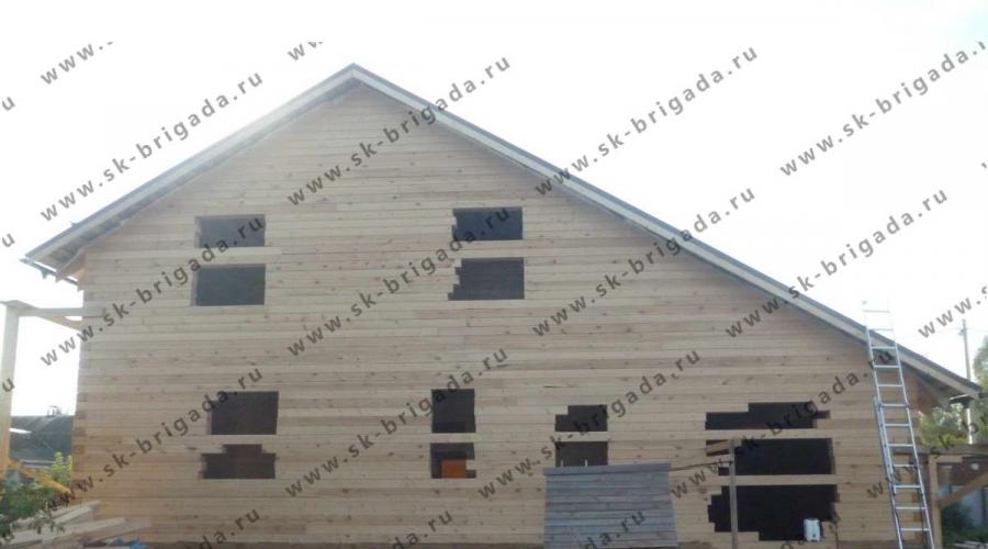 Holzhäuser mit Garage sind einfache Projekte.  Häuser aus Holz mit Garage
