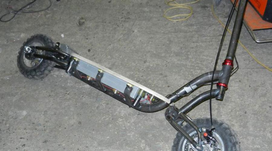 Do-it-yourself-Kinderroller aus Abfallbrettern.  DIY Roller aus alten Fahrrädern
