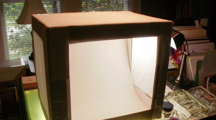 Faceți o casetă luminoasă pentru fotografiarea obiectelor.  Realizarea unei casete luminoase dintr-o cutie de carton