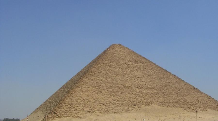 Marginea laterală a unei piramide hexagonale.  Dezvoltarea piramidei