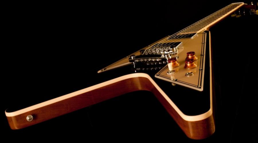 Machen Sie eine Gitarre aus Plastilin.  Wie man eine Gitarre aus Fimo herstellt
