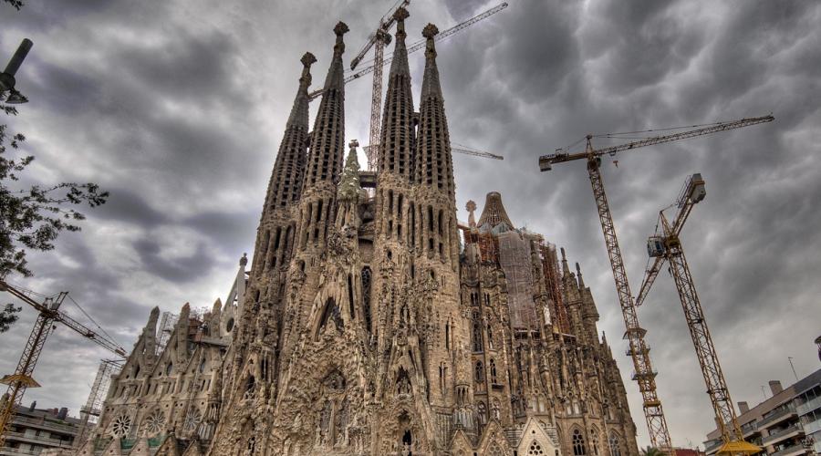 Qu'est-ce que la Sagrada Familia en Espagne.  Sagrada Familia - la plus grande création d'Antoni Gaudi, qui ne peut être achevée jusqu'à présent